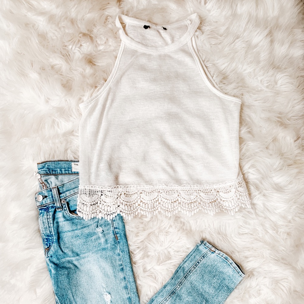 Gorgeous linen tank with lace detail size 4